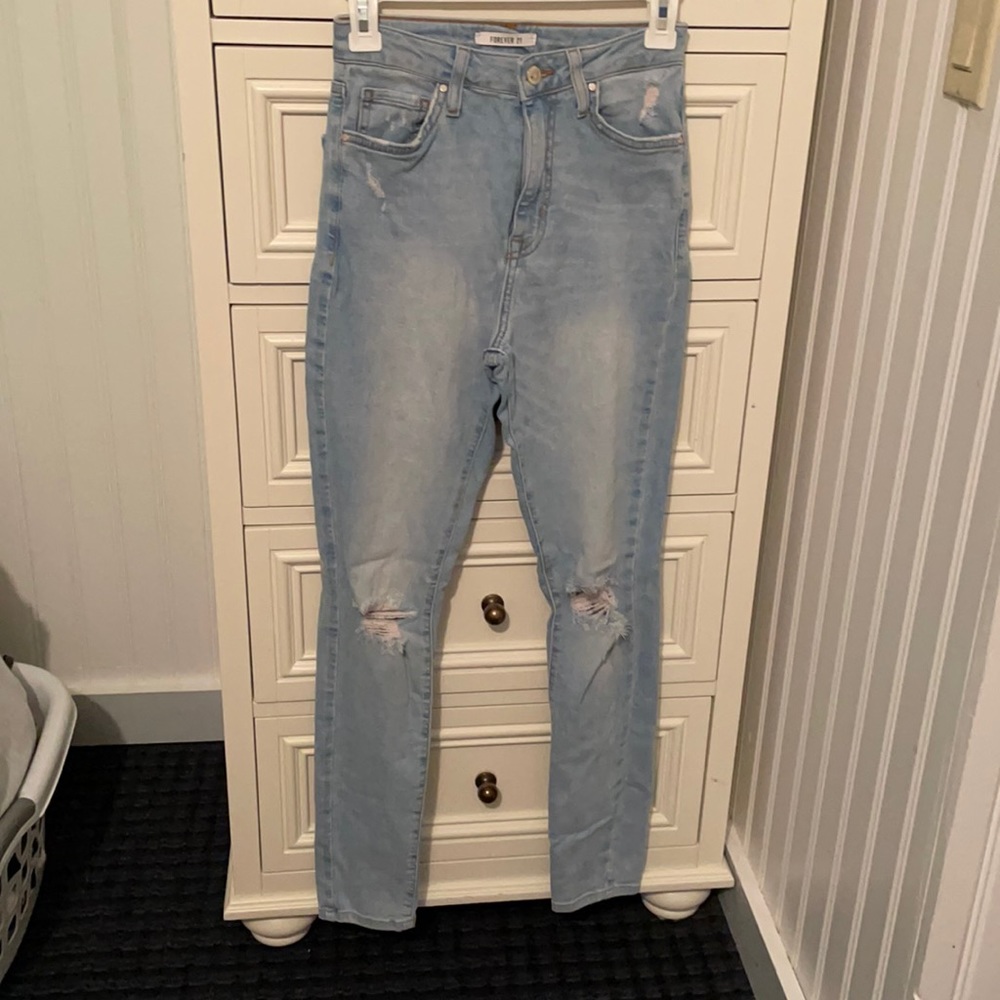 FOREVER 21 light blue distressed jeans size 24. Never worn/no tags
